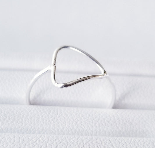 Simple Trisides Ring