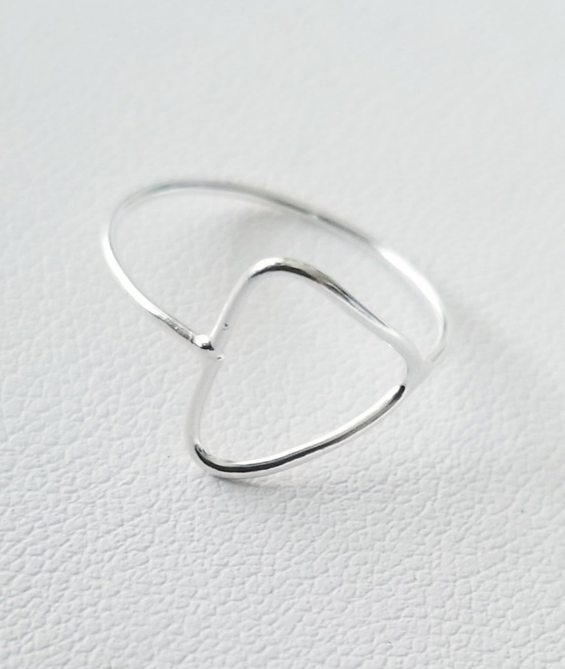 Simple Trisides Ring